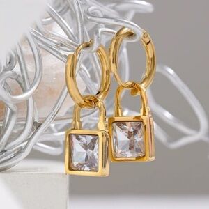 ⭐️ 𝅺NEW Clear or Emerald Green Gemstone 18K Gold Plated Hoop Earrings